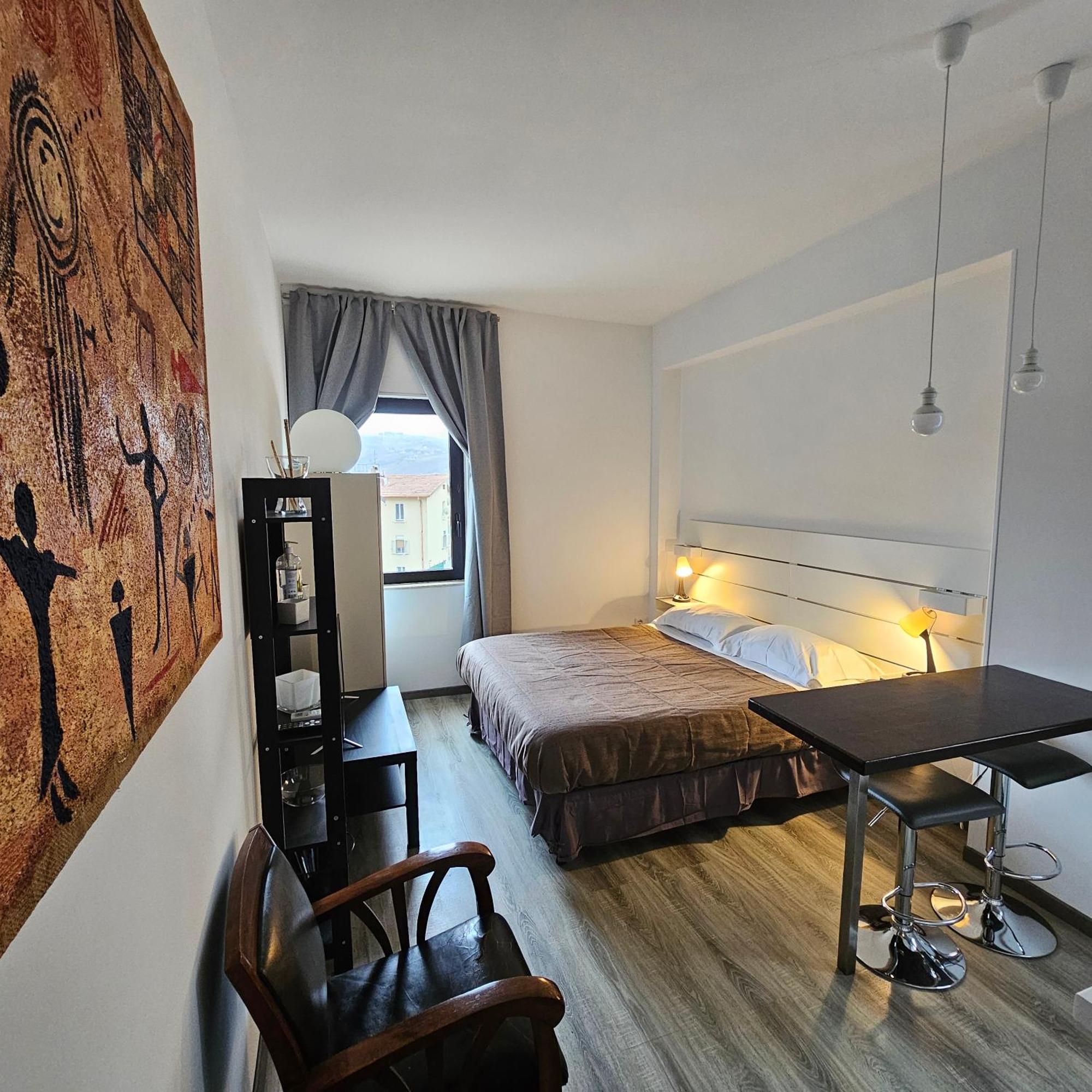 Room & Parking In Centro Citta Con Parcheggio Privato E Wifi Potenza Exterior photo