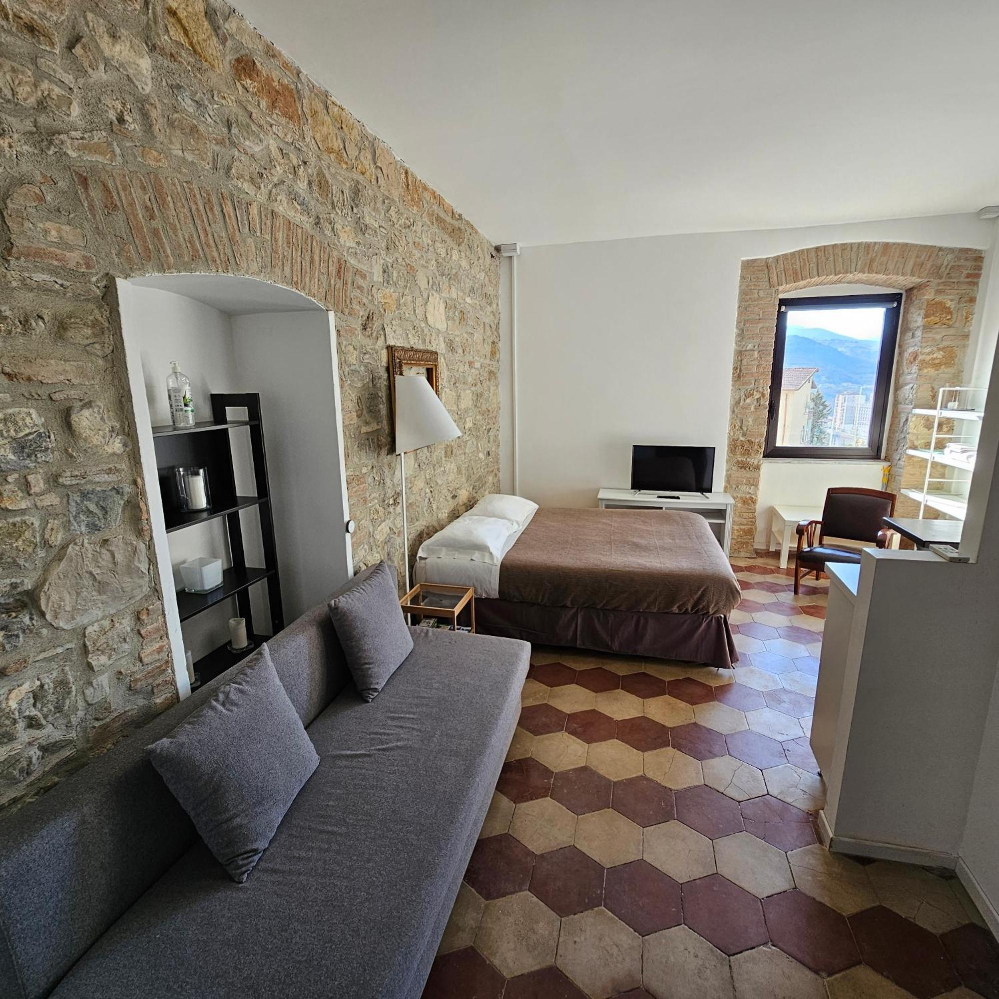 Room & Parking In Centro Citta Con Parcheggio Privato E Wifi Potenza Exterior photo