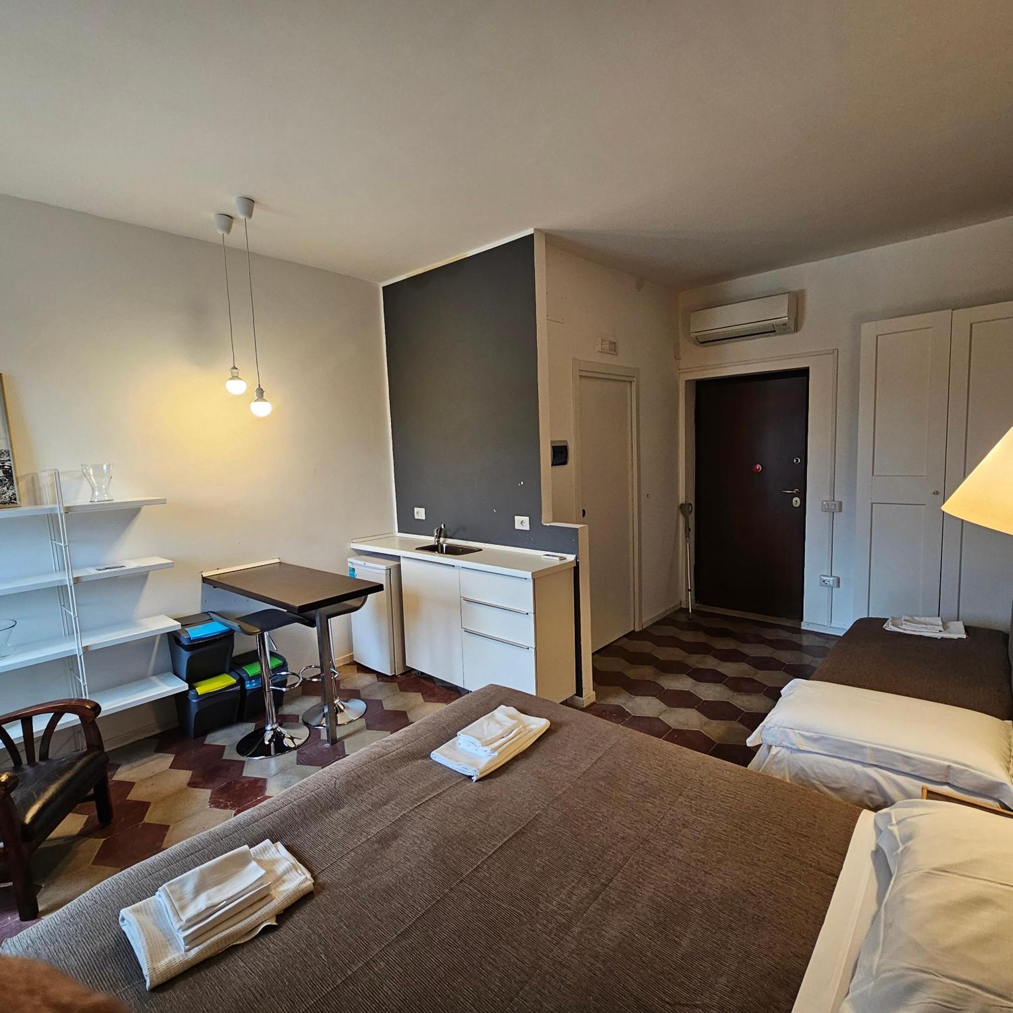 Room & Parking In Centro Citta Con Parcheggio Privato E Wifi Potenza Exterior photo