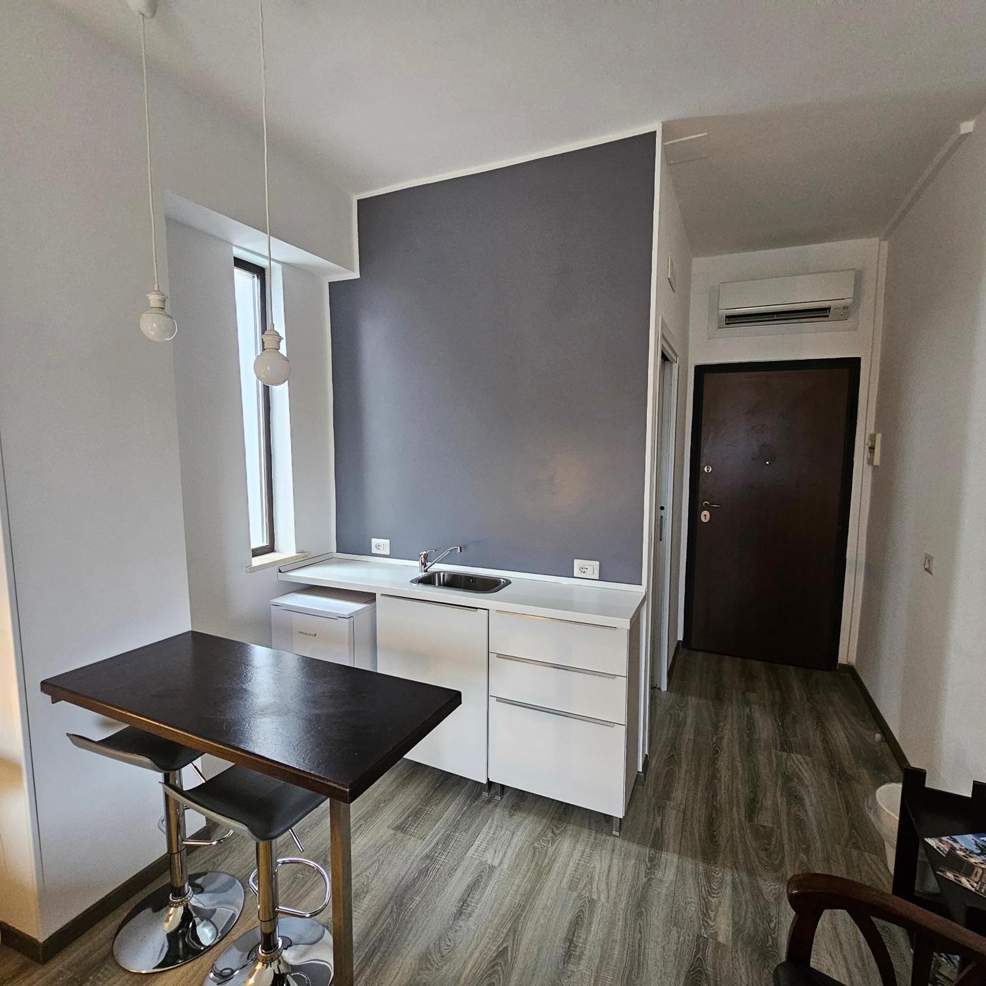 Room & Parking In Centro Citta Con Parcheggio Privato E Wifi Potenza Exterior photo