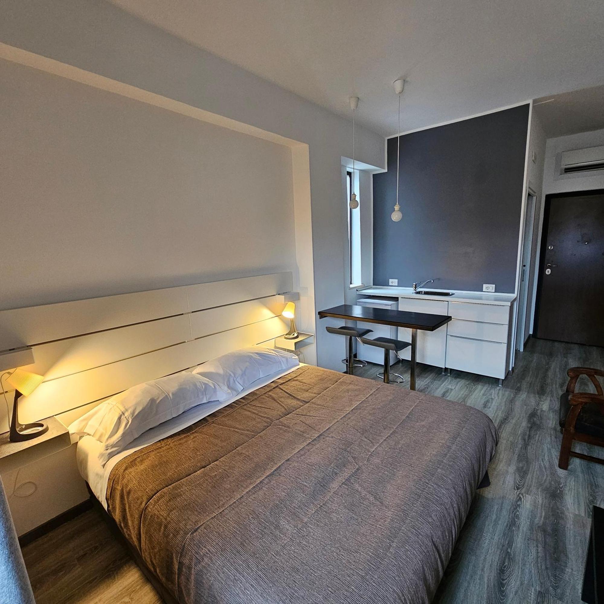 Room & Parking In Centro Citta Con Parcheggio Privato E Wifi Potenza Exterior photo
