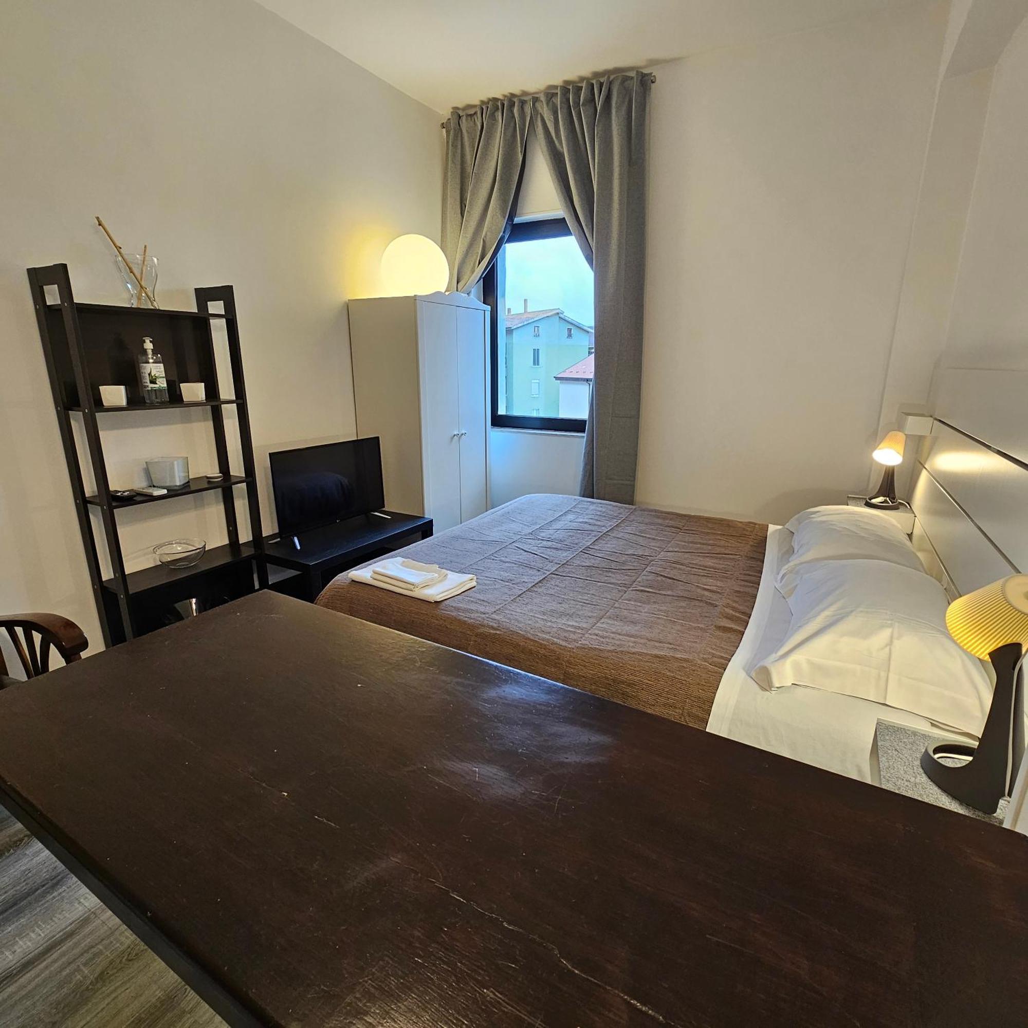 Room & Parking In Centro Citta Con Parcheggio Privato E Wifi Potenza Exterior photo