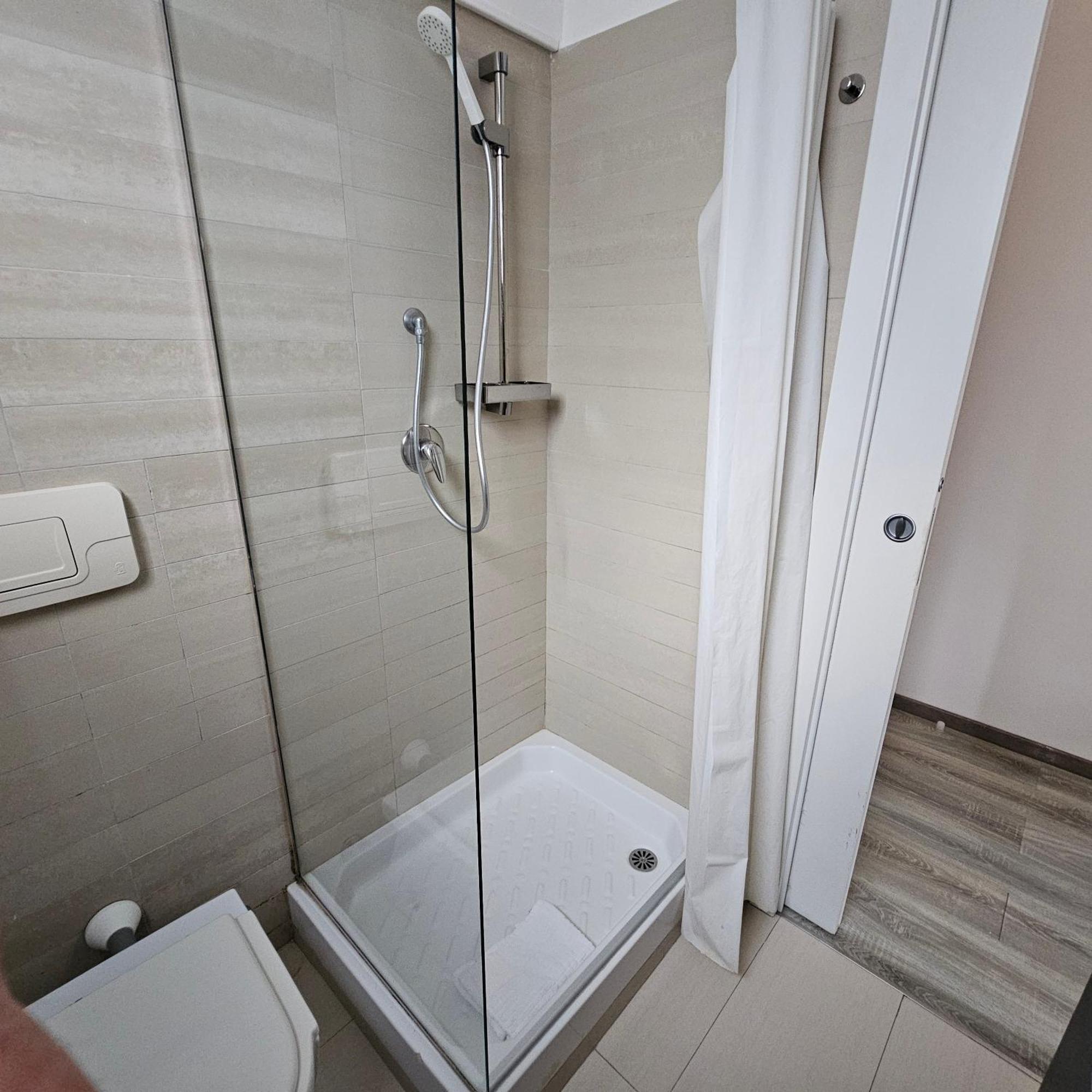 Room & Parking In Centro Citta Con Parcheggio Privato E Wifi Potenza Exterior photo