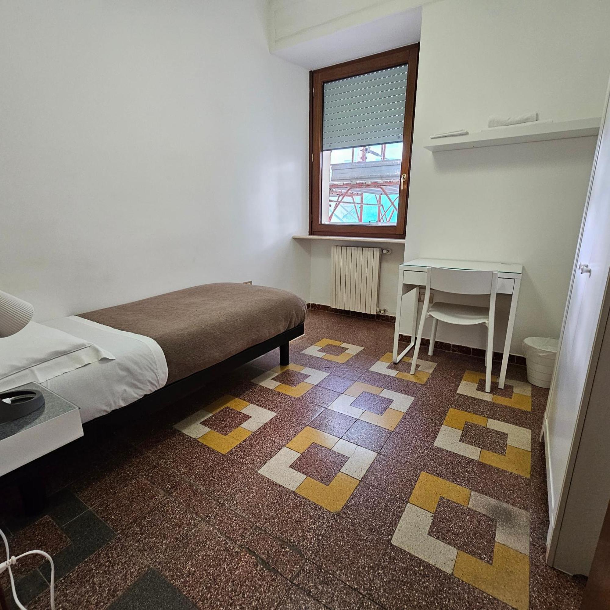 Room & Parking In Centro Citta Con Parcheggio Privato E Wifi Potenza Exterior photo