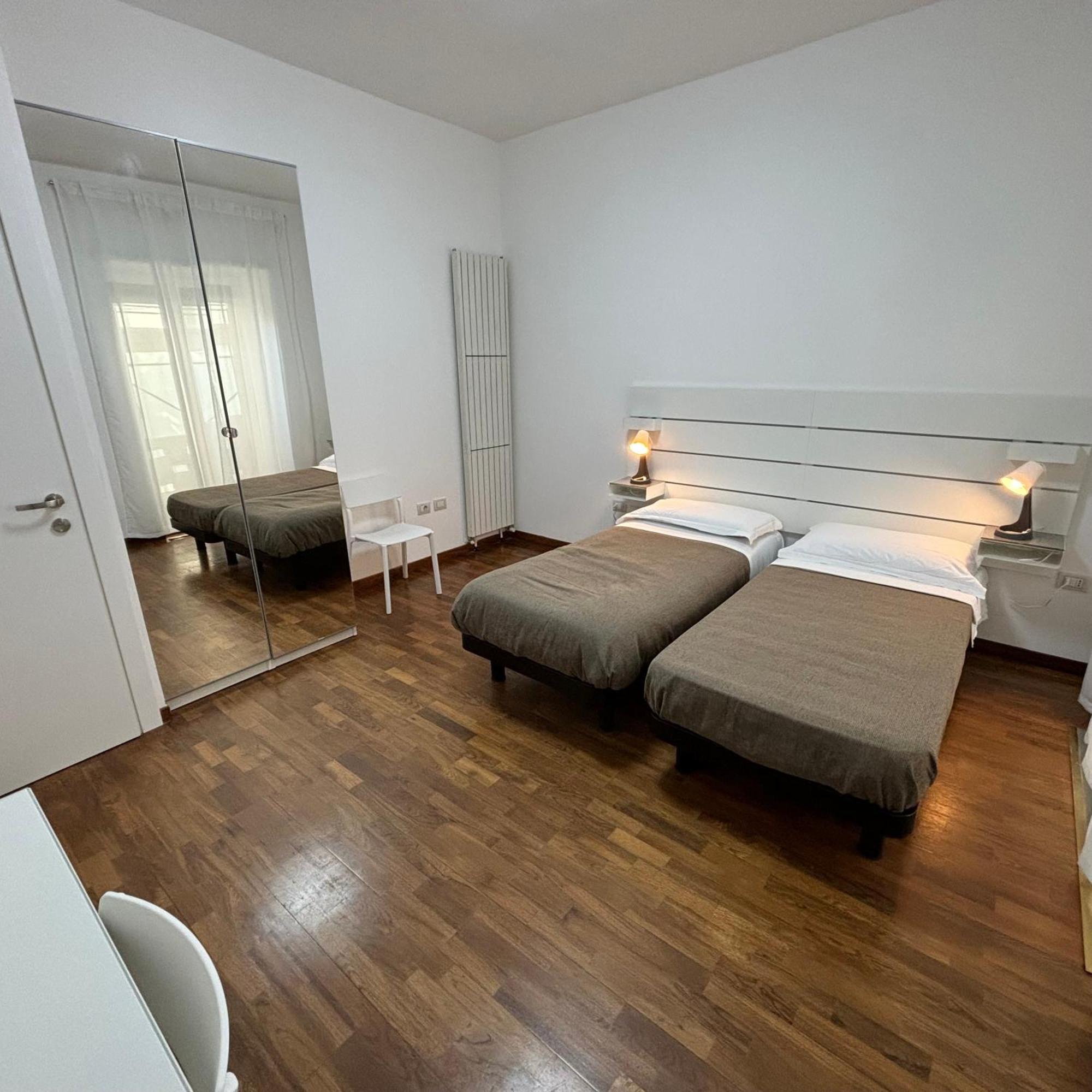 Room & Parking In Centro Citta Con Parcheggio Privato E Wifi Potenza Exterior photo