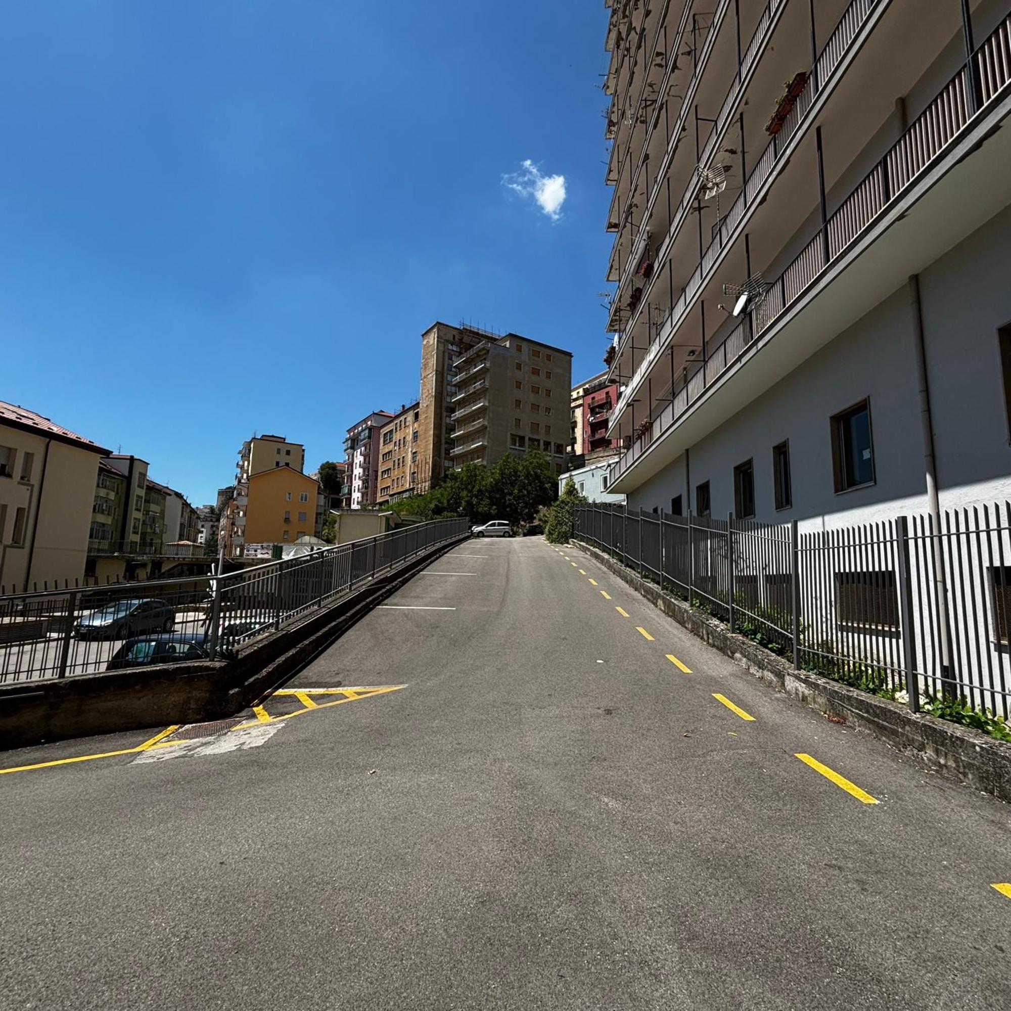 Room & Parking In Centro Citta Con Parcheggio Privato E Wifi Potenza Exterior photo