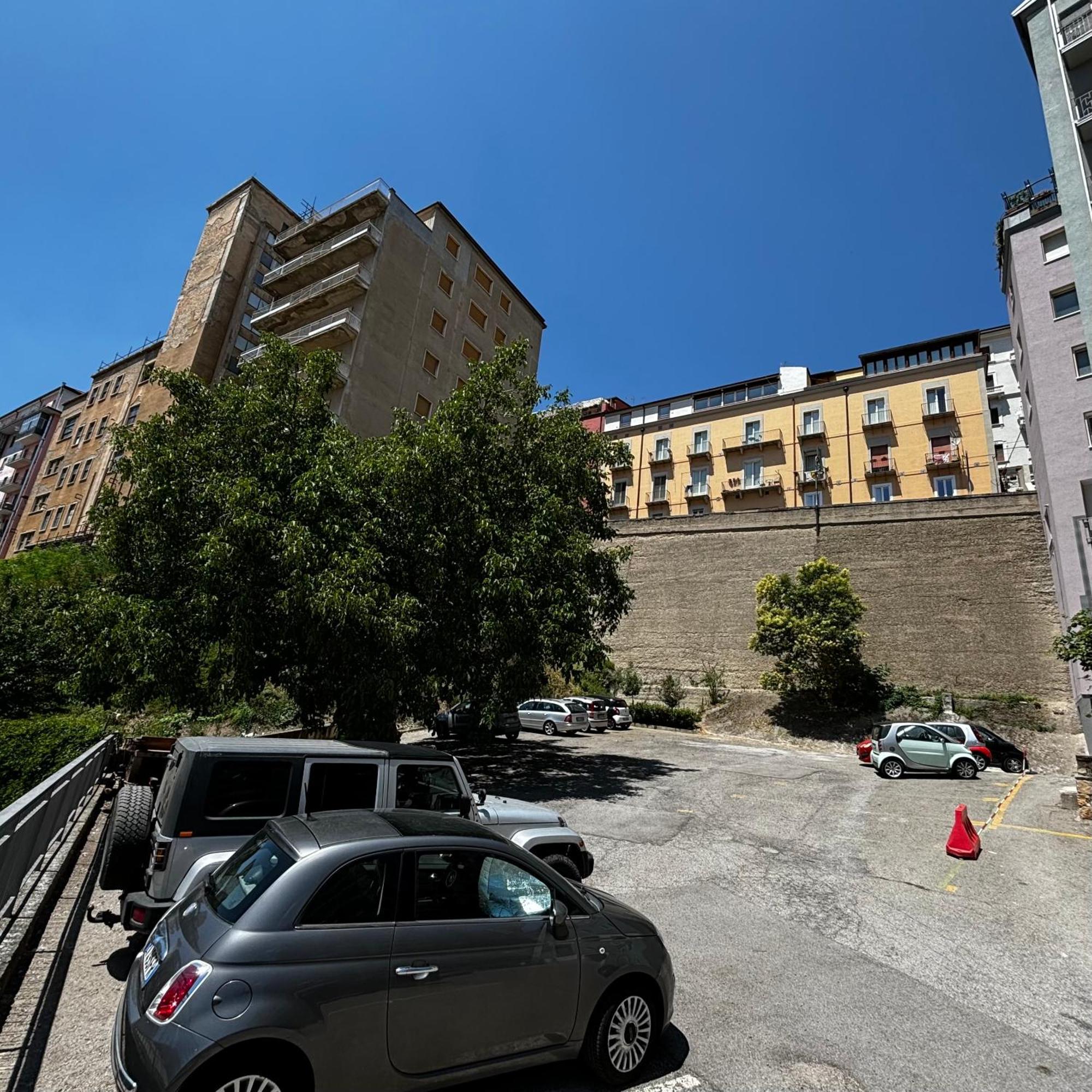 Room & Parking In Centro Citta Con Parcheggio Privato E Wifi Potenza Exterior photo