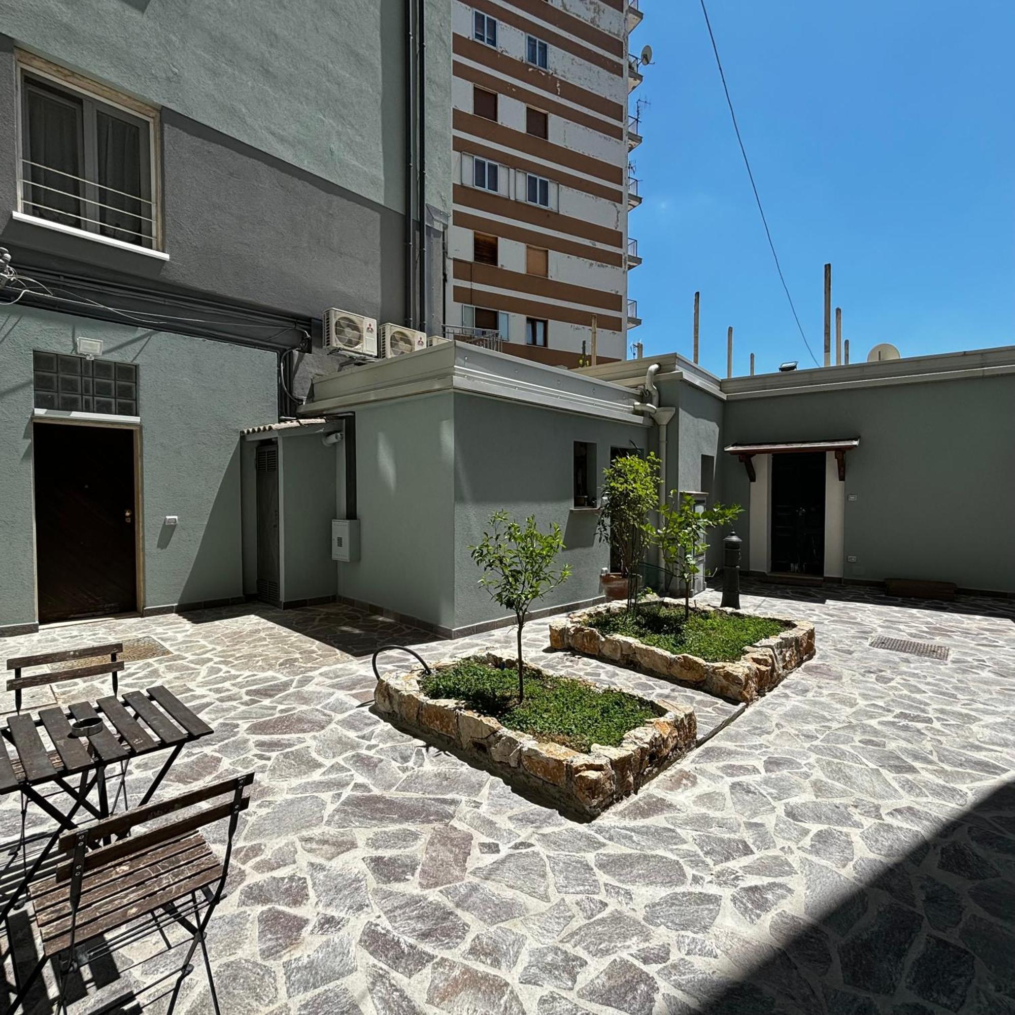 Room & Parking In Centro Citta Con Parcheggio Privato E Wifi Potenza Exterior photo