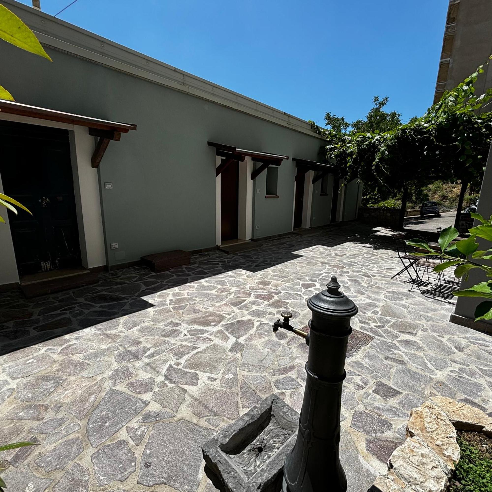 Room & Parking In Centro Citta Con Parcheggio Privato E Wifi Potenza Exterior photo