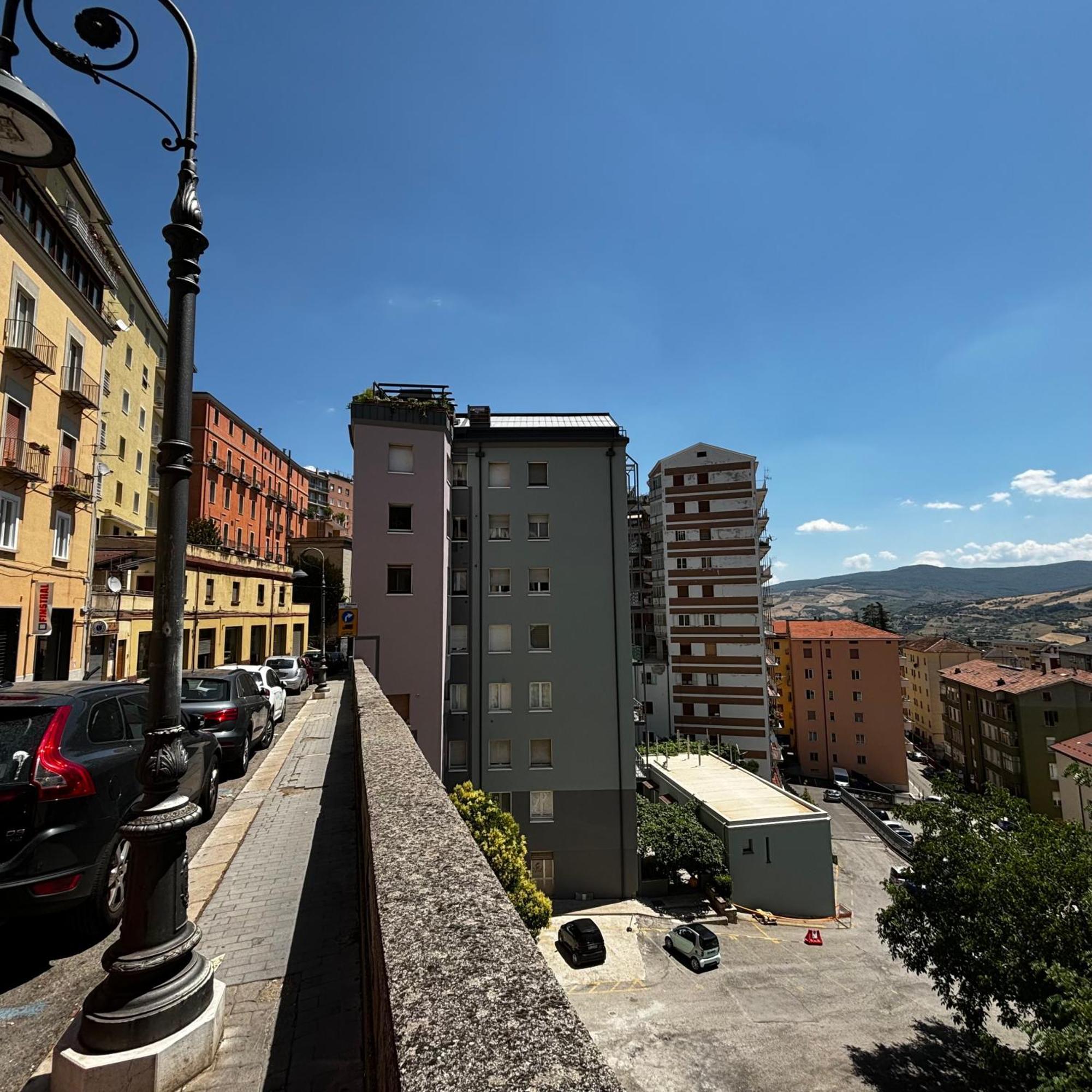 Room & Parking In Centro Citta Con Parcheggio Privato E Wifi Potenza Exterior photo