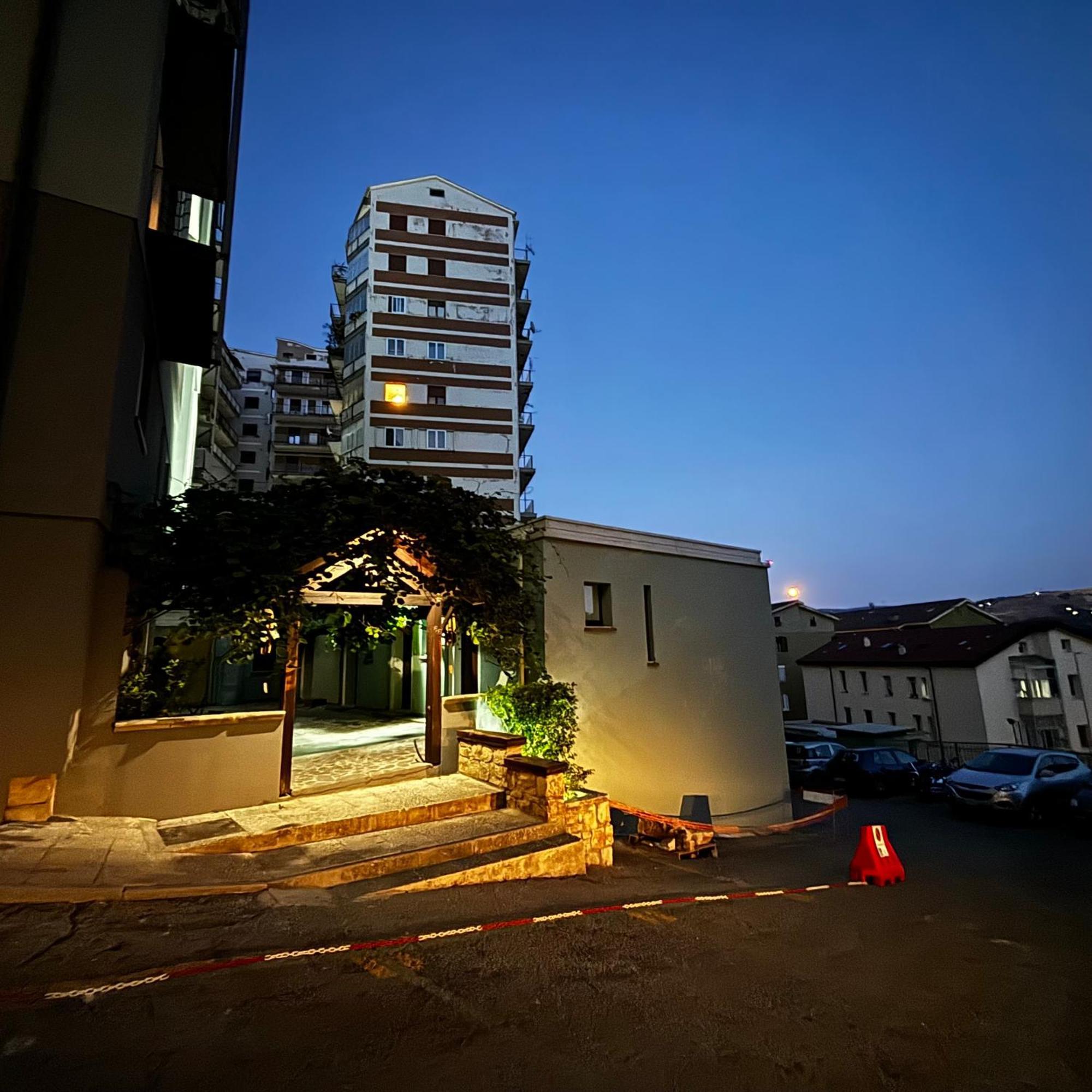 Room & Parking In Centro Citta Con Parcheggio Privato E Wifi Potenza Exterior photo