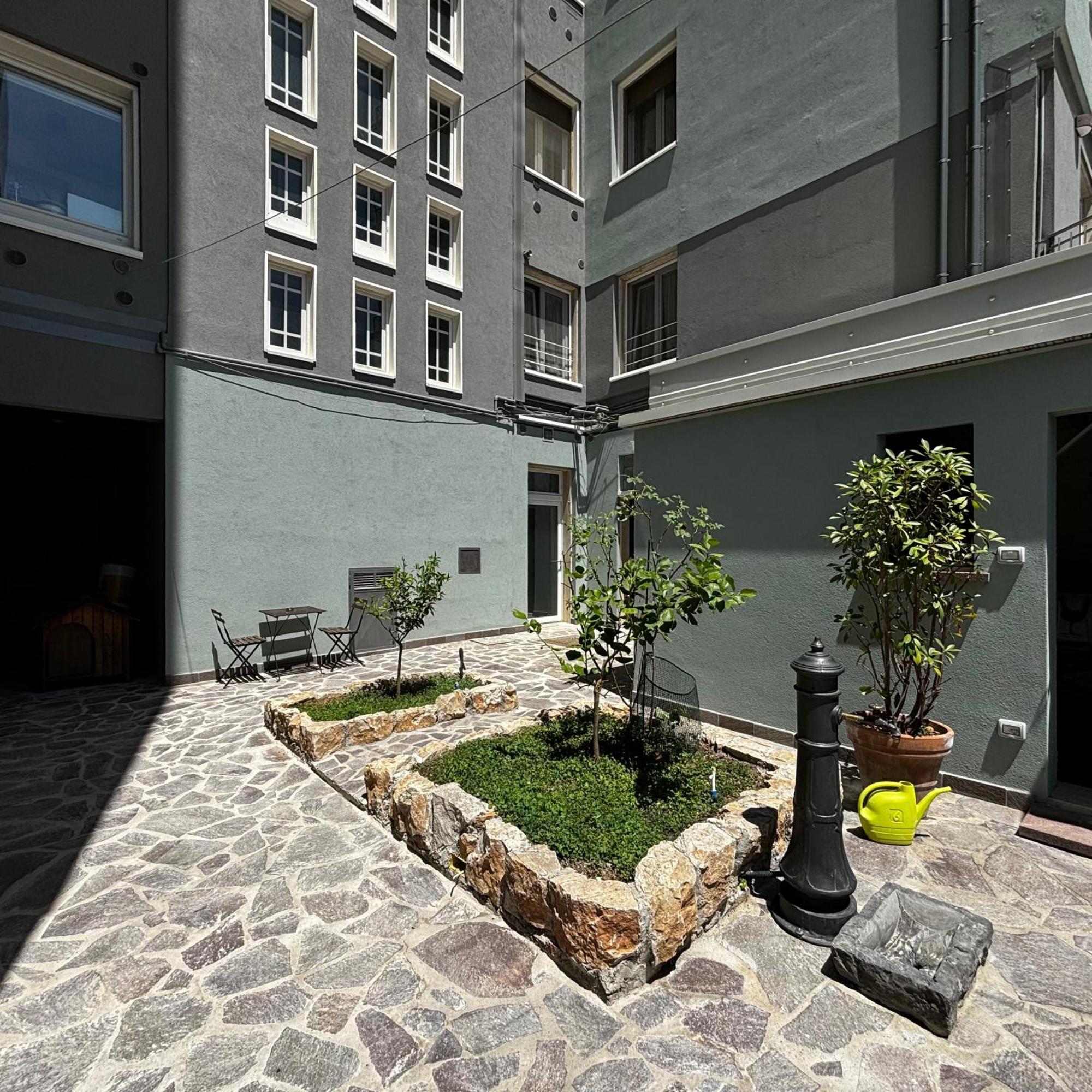 Room & Parking In Centro Citta Con Parcheggio Privato E Wifi Potenza Exterior photo