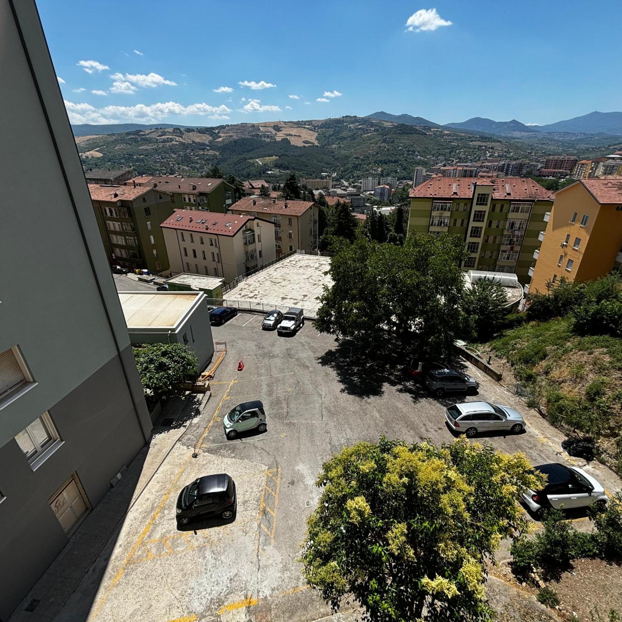 Room & Parking In Centro Citta Con Parcheggio Privato E Wifi Potenza Exterior photo