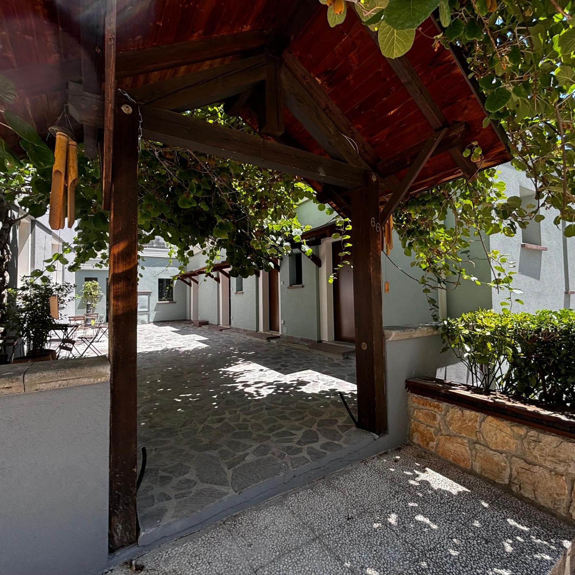 Room & Parking In Centro Citta Con Parcheggio Privato E Wifi Potenza Exterior photo
