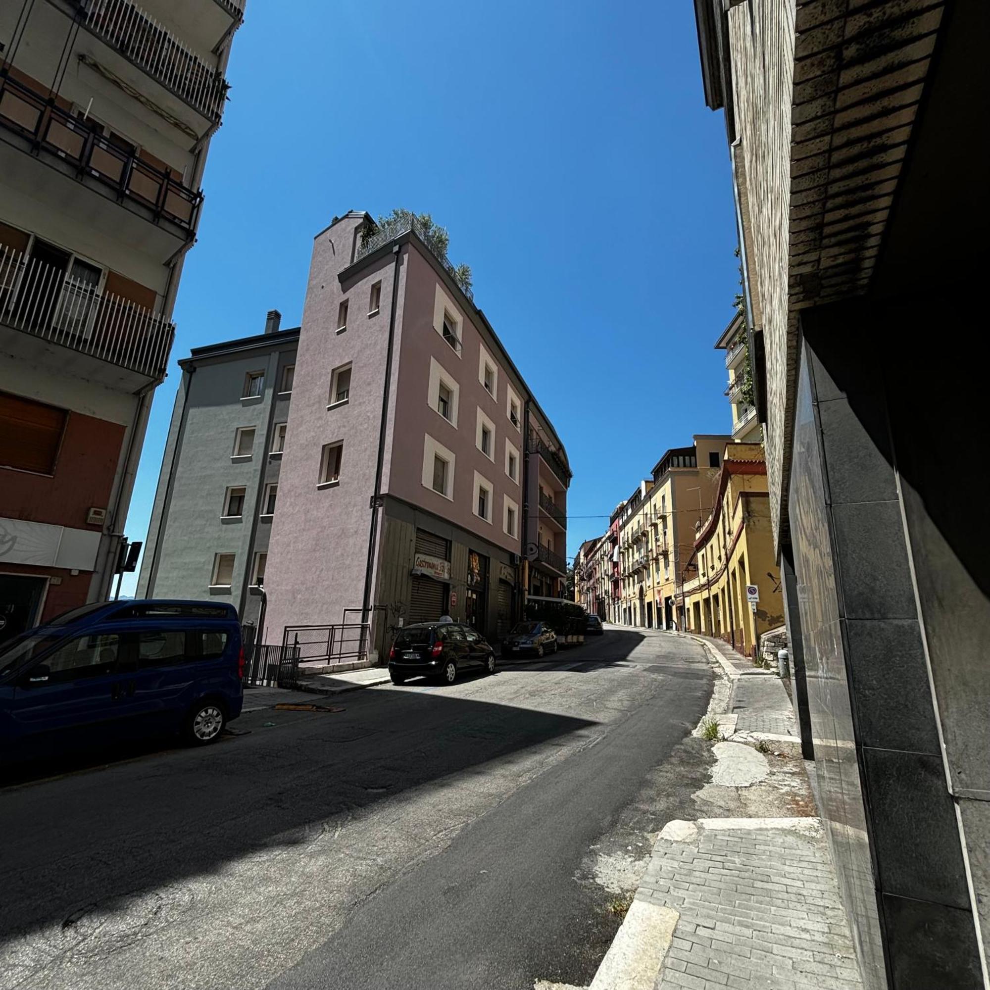 Room & Parking In Centro Citta Con Parcheggio Privato E Wifi Potenza Exterior photo