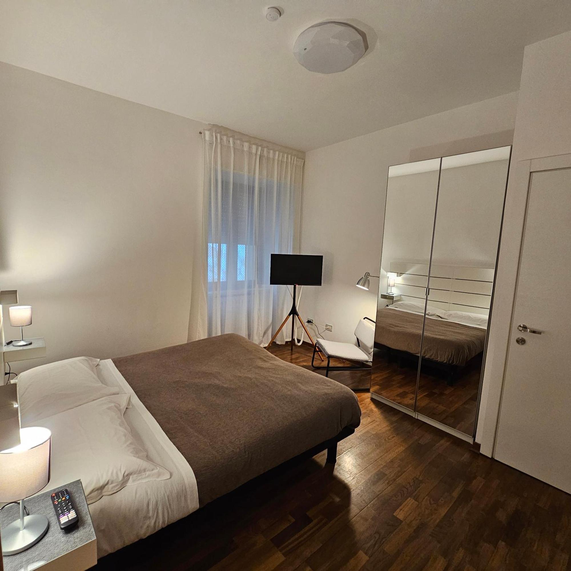Room & Parking In Centro Citta Con Parcheggio Privato E Wifi Potenza Exterior photo